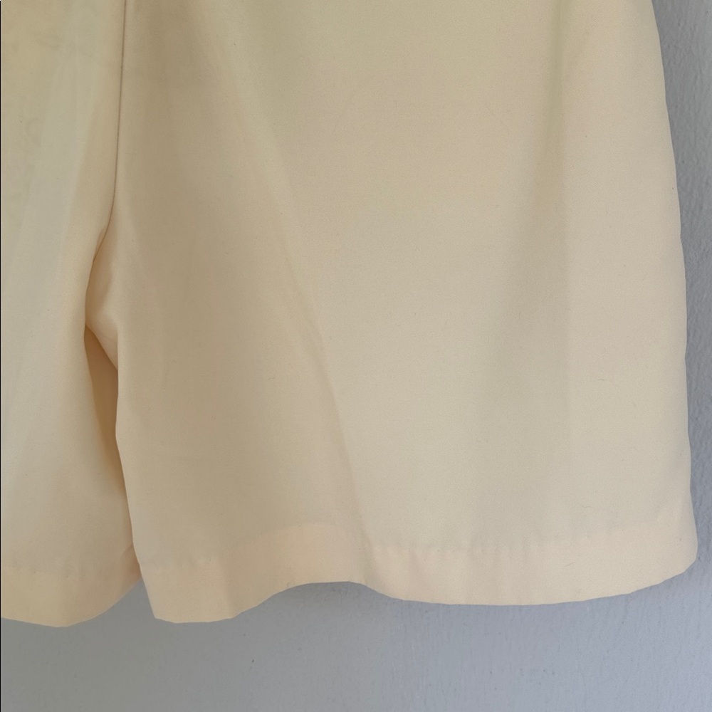 Vintage IZOD Club Antique Ivory high rise pleated Bermuda shorts size 10 - Picture 9 of 12